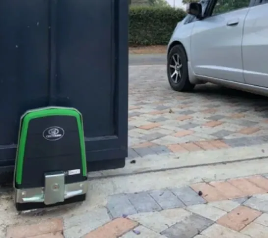 Gate motor at a driveway gate